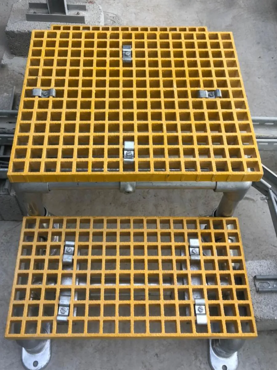 Step Over Tablet Kee® Step Mini Stepover - For Smaller Rooftop Obstacles - Kee Safety